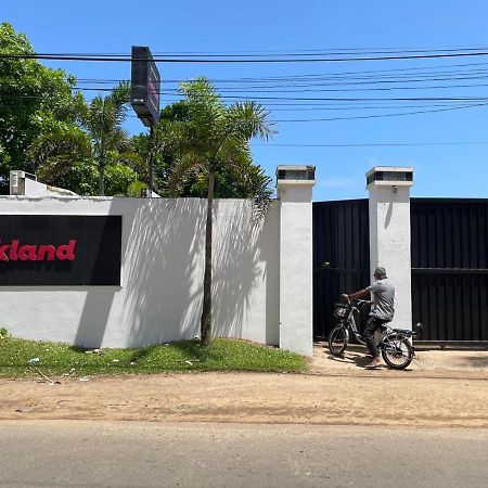 Pink Land Hotel เบอร์อูวาลา ภายนอก รูปภาพ